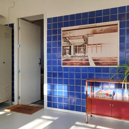Monumental Bathhouse, Free Parking